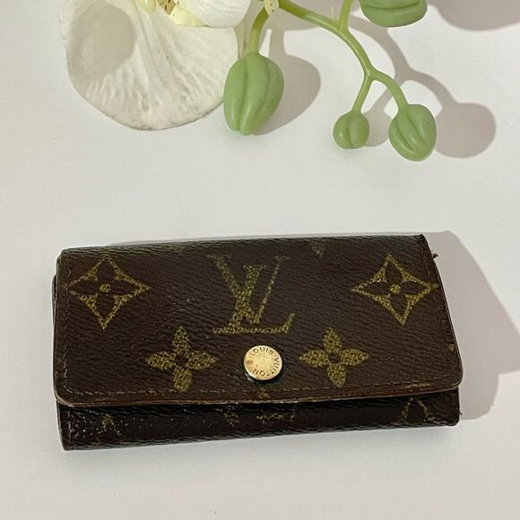 Louis Vuitton Monogram 4 Key Wallet - Picture 1 of 12